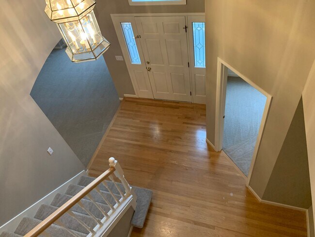 Building Photo - Location location 4 bedroom, 2.5 bath in t...