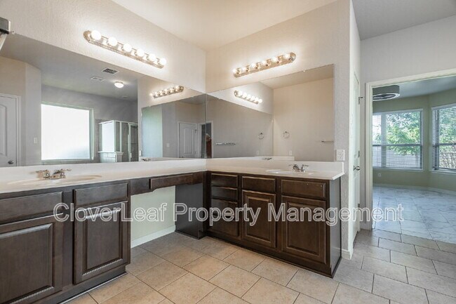 Building Photo - 5167 Top Ridge Ln