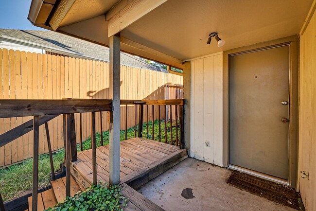 Building Photo - 614 Lillard Rd