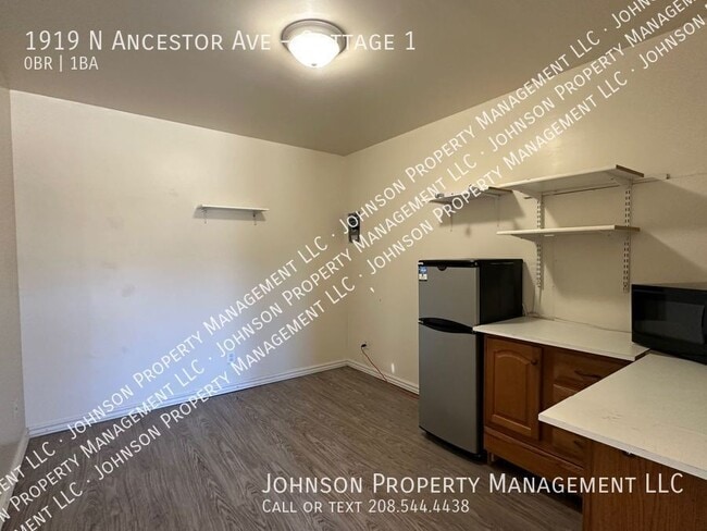 Building Photo - 1919 N Ancestor Ave