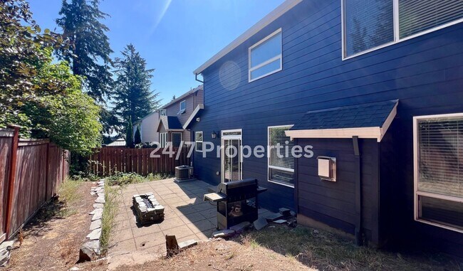 Building Photo - Large 4BD I 2.5BA Home - West Linn!