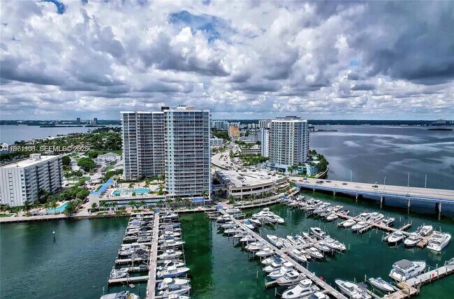 Building Photo - 7601 E Treasure Dr