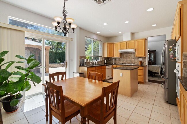 Building Photo - Beautiful Four Bedroom in Folsom