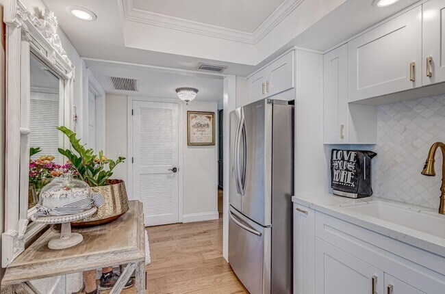 Building Photo - 5560 Tamberlane Cir