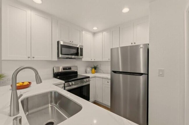 Building Photo - 3401 La Terrace Cir