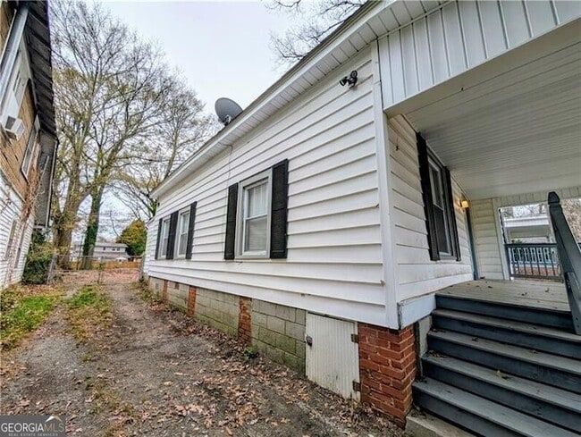 Building Photo - 1716 Thompson Ave