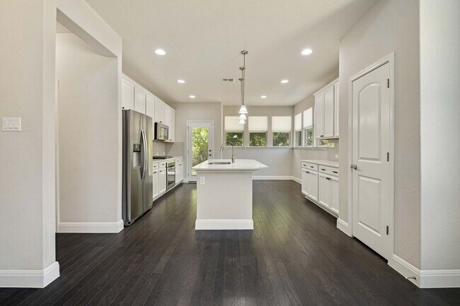Building Photo - Fantastic 3 Bedroom, 2.5 Bath, 2-Story Hom...