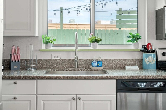 Building Photo - 4431 Luke Ave