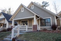 Building Photo - Townhouse right in Black Mountain availabl...