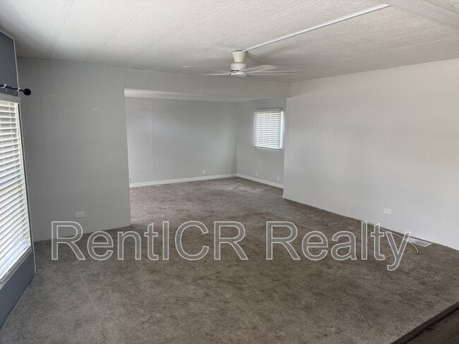 Building Photo - 245 Lake Tarpon Dr