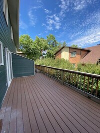 Building Photo - 3 Bedroom 2 1/2 Bathroom Townhouse- CLOSE TO MSU-