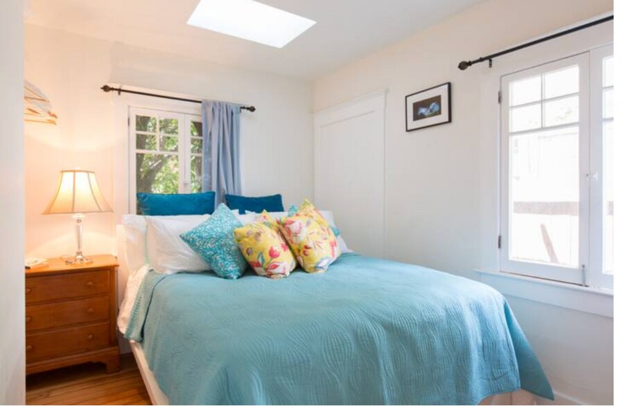 Building Photo - 1109 Cabrillo Ave