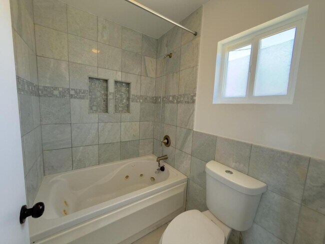 Building Photo - 731 Beryl St