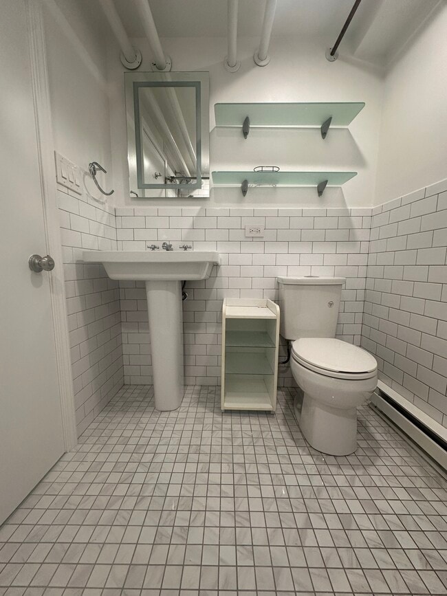 Building Photo - 3016 S Throop St