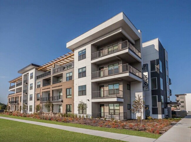 Building Photo - 8506 Westfield Blvd