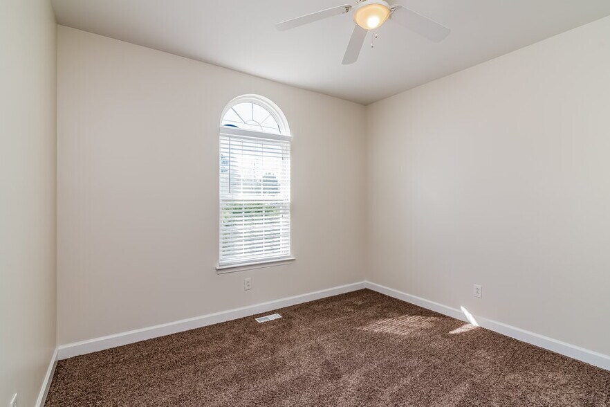 Building Photo - 318 Gatewood Dr