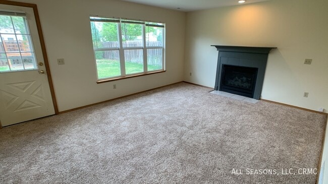 Building Photo - 1334 S Canoe Creek Dr