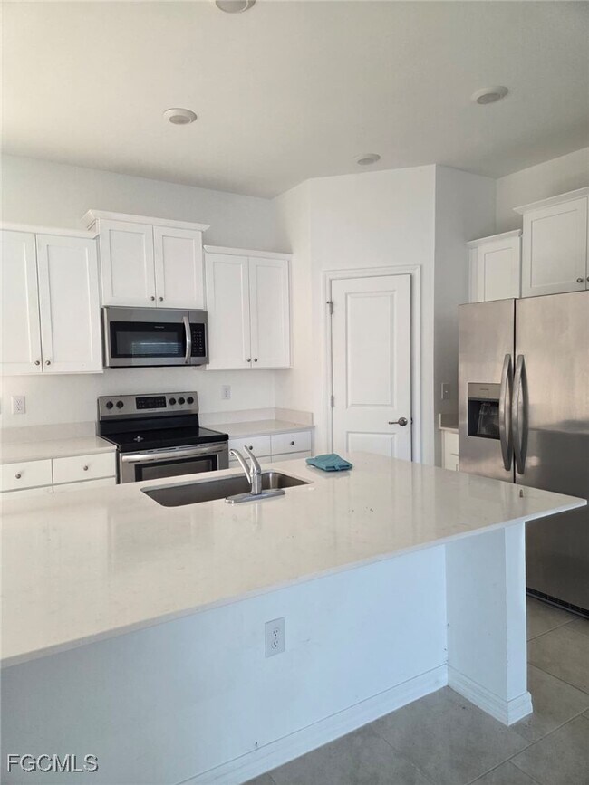 Building Photo - 4125 NE 15th Pl