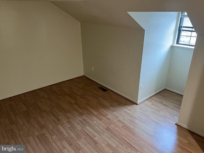 Building Photo - 185 Stirling Ct