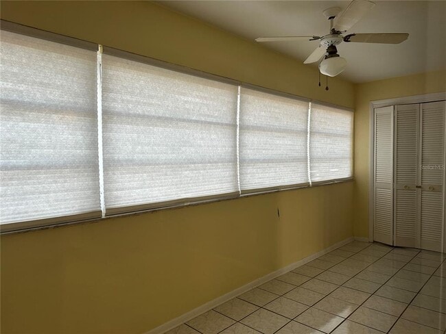 Building Photo - 209 NE Lincoln Cir N