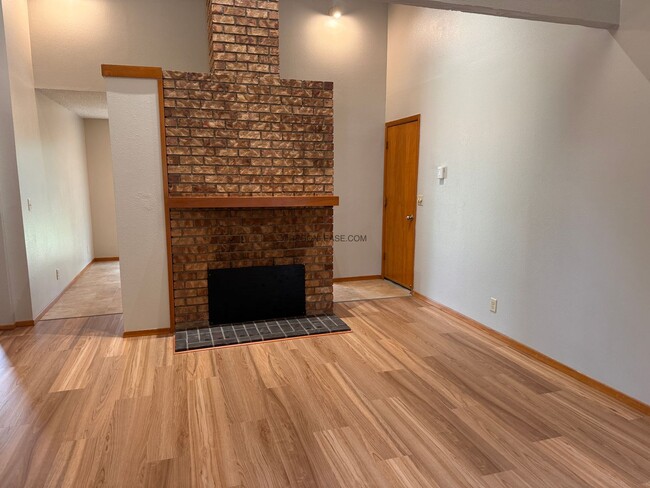 Building Photo - 2930 Tulip St