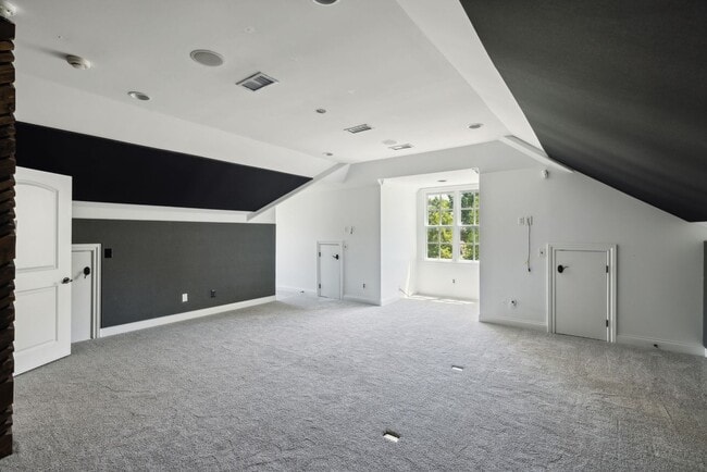 Building Photo - 3 Crooked Stick Ln