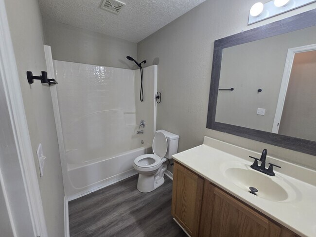 Building Photo - 405 Brooklet Cir