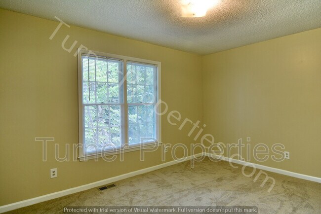 Building Photo - 121 Manorwood Ct