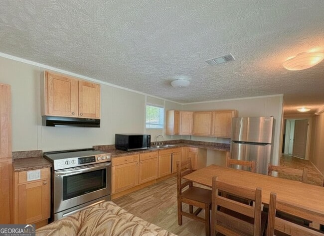 Building Photo - 203 Sloan St