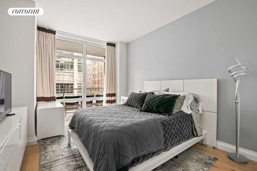 Building Photo - 555 W 59th St