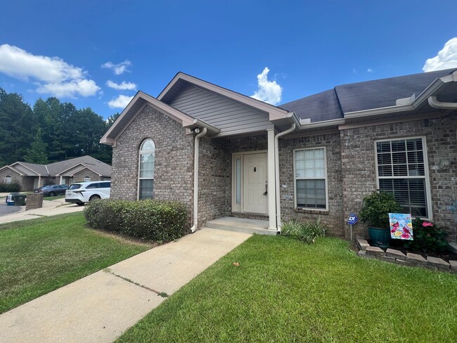 Building Photo - 3 bedroom 2 bathroom duplex in Covington V...