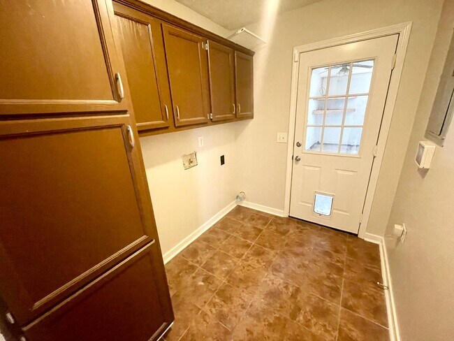 Building Photo - 3 Bedroom/2 bathroom in Pearl for Rent!