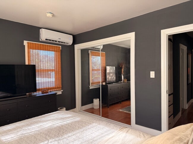 Building Photo - 957 N Avenue 49