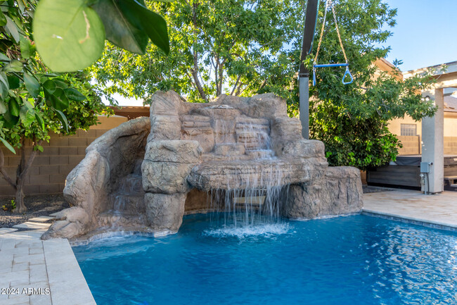 Building Photo - 20475 E Palomino Dr
