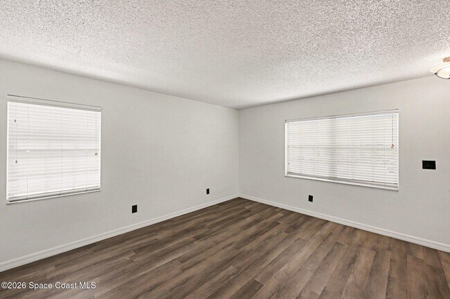 Building Photo - 3100-3111 Sir Hamilton Cir