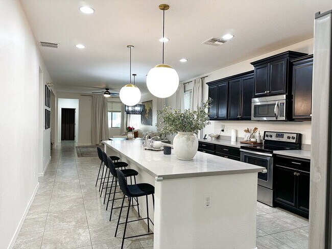 Building Photo - 41602 W Anne Ln