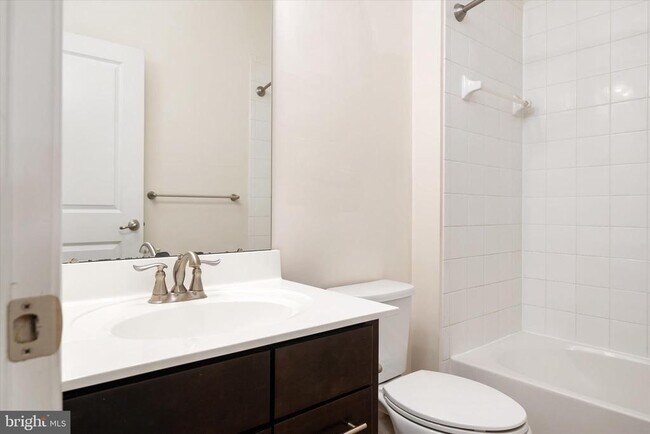 Building Photo - 7627 Hamilton Xing