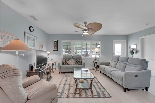 Building Photo - 1708 Sunset Isle Rd