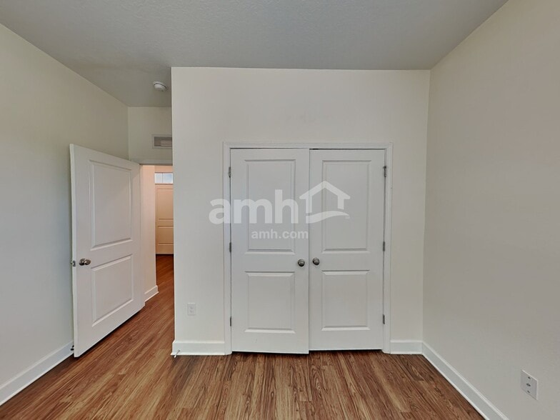 Building Photo - 511 Pine Terrace Dr