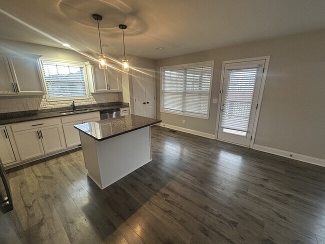 Building Photo - 1176 Elizabeth Ln