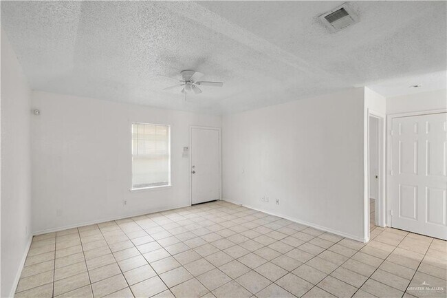 Building Photo - 1219 W Carmen Ave