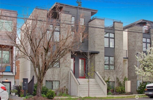 Primary Photo - Welcome Home Modern Townhome in Georgetown