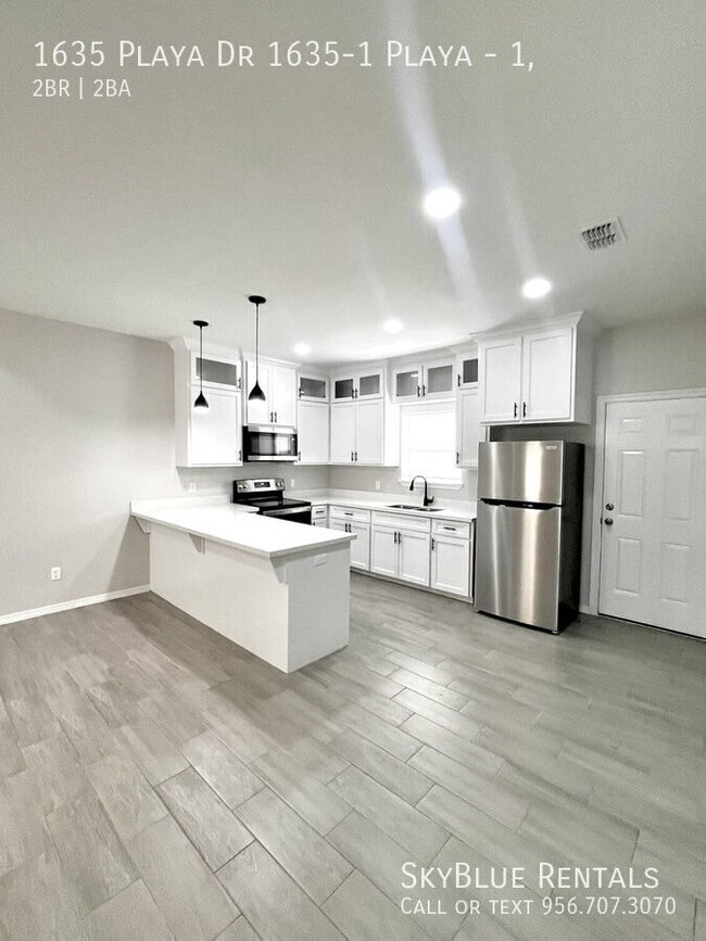 Building Photo - 1635 Playa Dr
