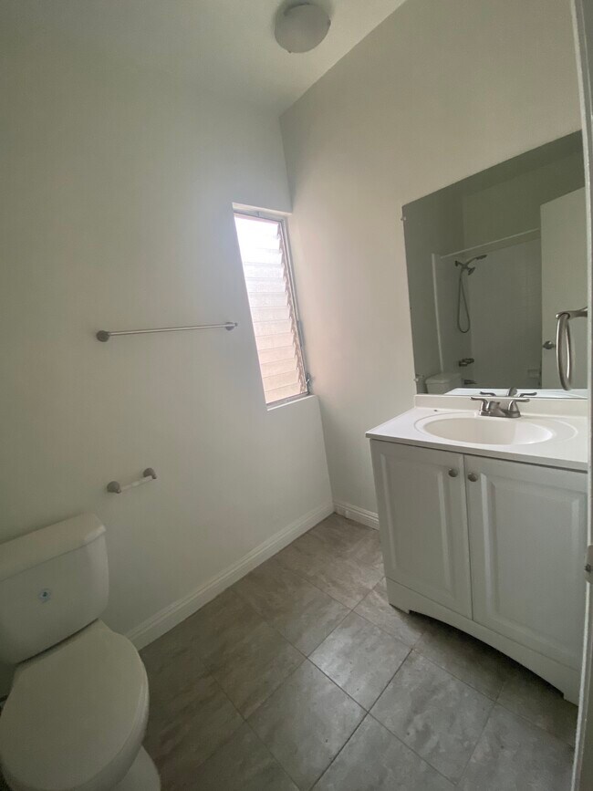 bathroom off living room - 1547 Stanford St