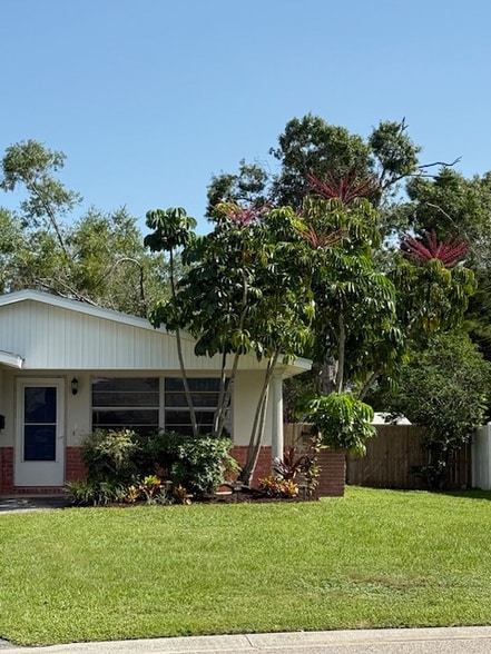 Building Photo - 136 Davenport Ave NE