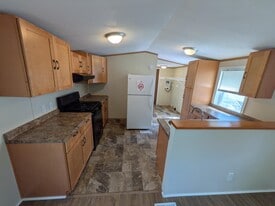 Building Photo - 15 Krista Ln