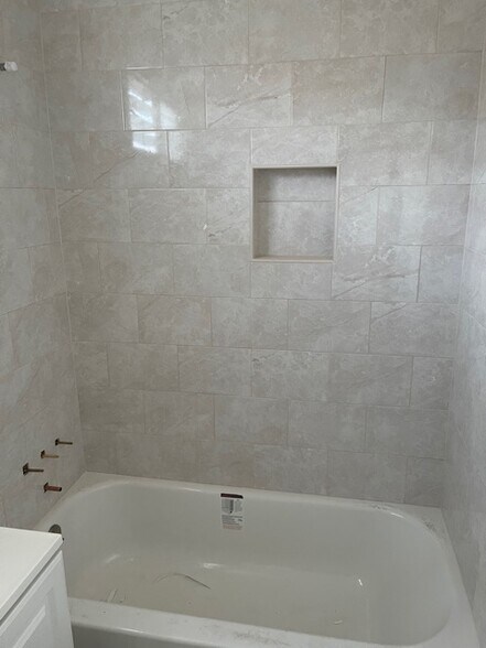 Building Photo - 816 W Colorado Blvd