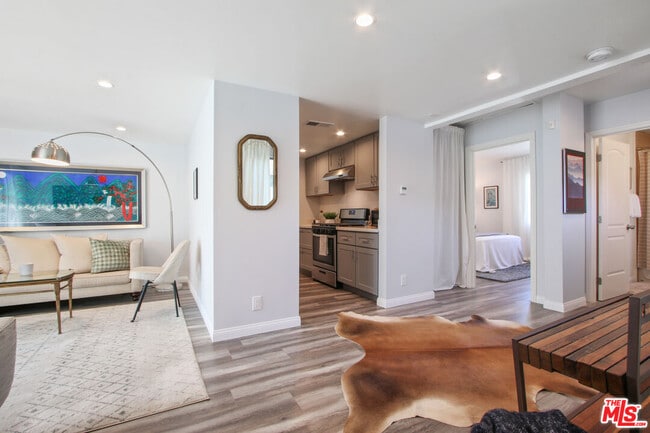 Building Photo - 6438 Rhea Ave