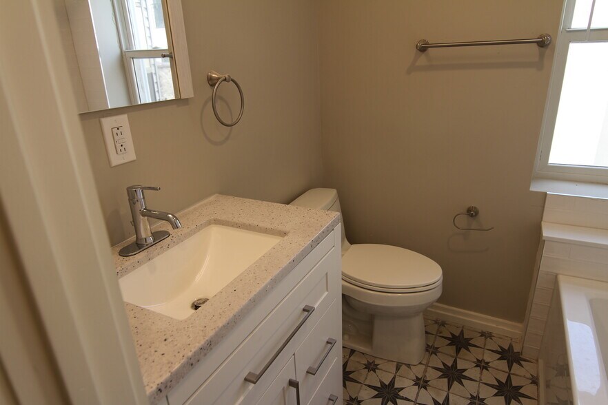 Building Photo - 3945 Baring St