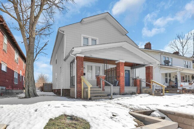 Building Photo - 816-818 Wager Street